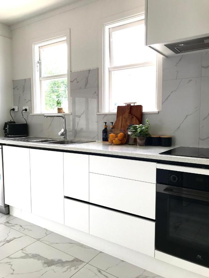 Bright & Comfy Stay In Newly Renovated Home With Parking 오클랜드 외부 사진