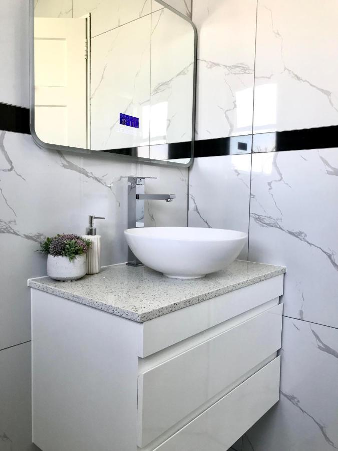Bright & Comfy Stay In Newly Renovated Home With Parking 오클랜드 외부 사진